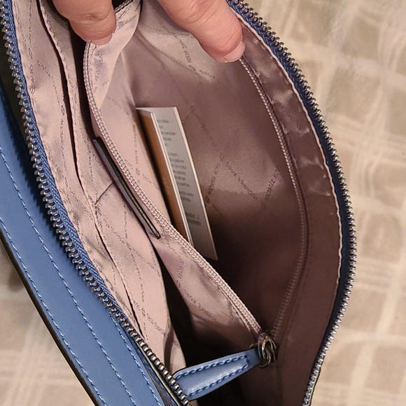 Michael kors bag - Picture 14 of 16